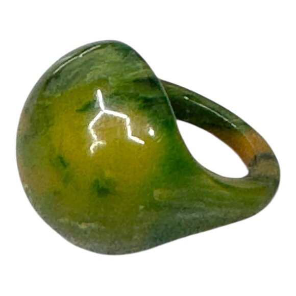 Green & Yellow Domed Creamed Spinach Bakelite Swirl Ring Size 6.5 Retro MCM - Picture 1 of 7